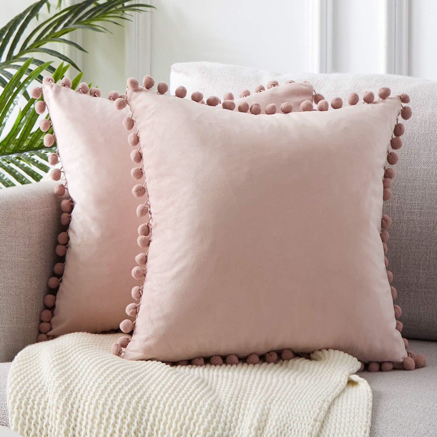 Capa de almofada veludo rosa-velho com pompons